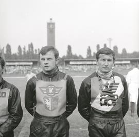 Zawodnicy na płycie Stadionu Olimpijskiego