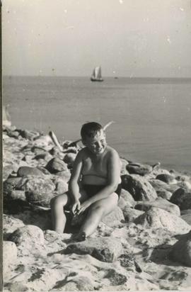 Mieczysław Piotrowski na plaży