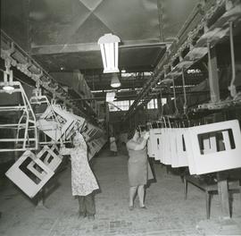 Produkcja kuchenek gazowych we wrocławskim Wrozamecie przy ul. Żmigrodzkiej