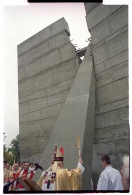 Uroczystość odsłonięcia i poświęcenia pomnika