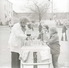 Saturator u zbiegu ulic Piłsudskiego i Dworcowej we Wrocławiu