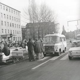 Wypadek samochodowy z udziałem karetki Pogotowia Ratunkowego na ul. Kazimierza Wielkiego we Wrocł...