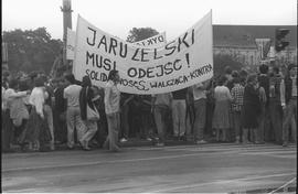 Jaruzelski musi odejść