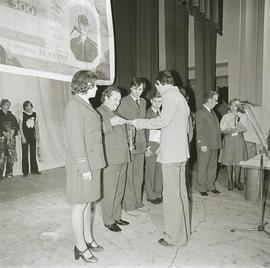 Uroczyste zakończenie akcji "Wakacje za własne, zarobione pieniądze" w 1976 r.