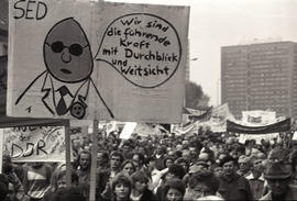 Berlin Wschodni – wielka manifestacja na Alexanderplatz